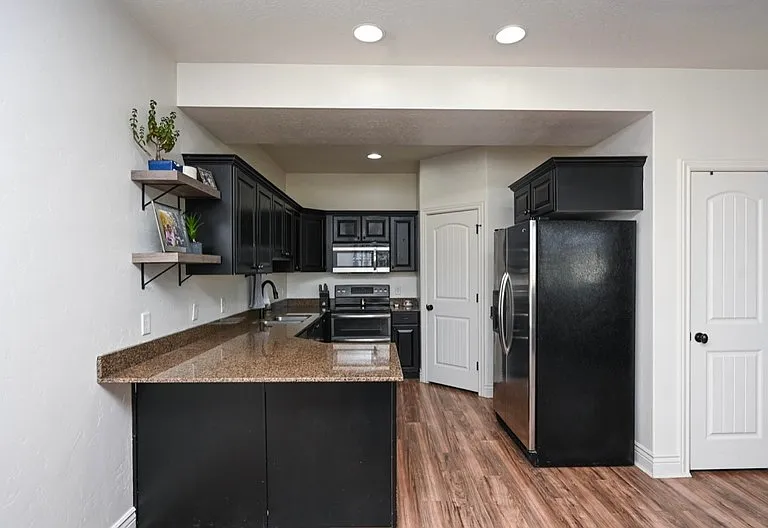 145 E 620 S — Photo 2