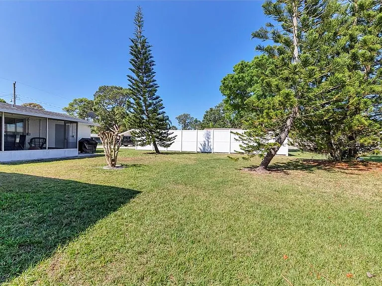 2323 Doud St — Photo 33