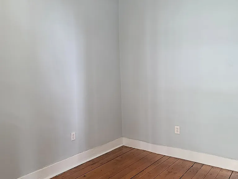 216 W 9th St #1 — Photo 15