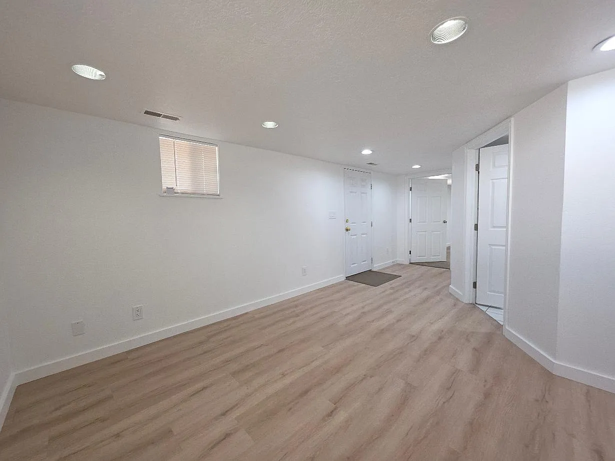2 bed, 1000 sqft, $1,375 — Photo 2
