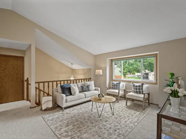 5933 Birchwood St, Shoreview, MN 55126