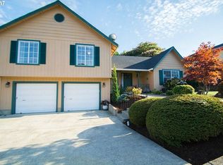 2325 NW Cabrillo Ct, Roseburg, OR 97471