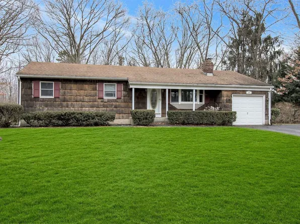 3 Maylin Court, Smithtown, NY 11787