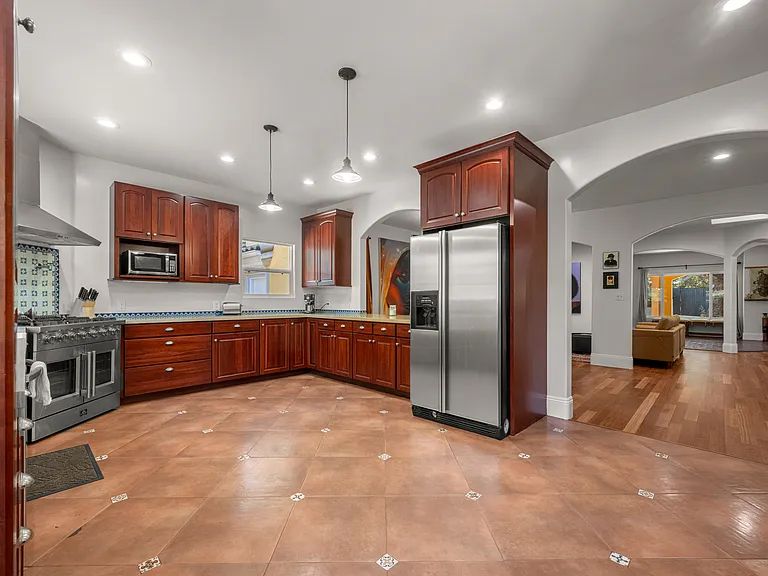 8302 S Sepulveda Blvd — Photo 87