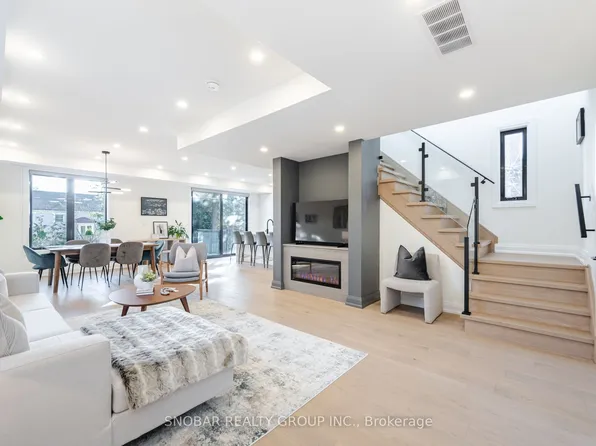 720 Hillman Cres, Mississauga, ON L4Y 2J2