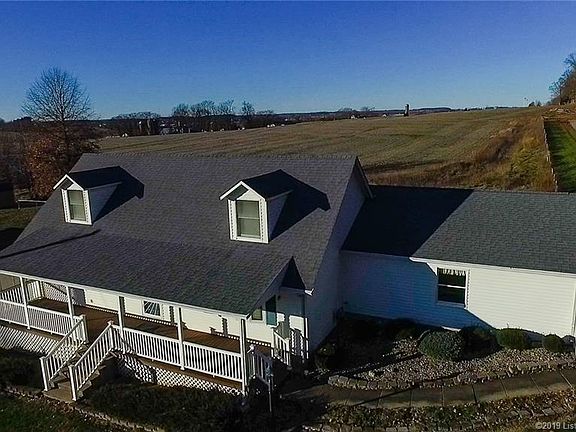 5th image of 390 E Oak Dr