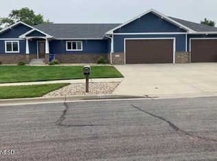 2316 Grant Dr NW, Watertown, SD 57201