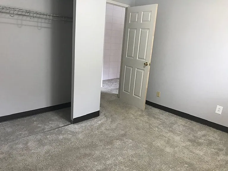 Apartment off 28th and Clyde Park Available — Photo 31