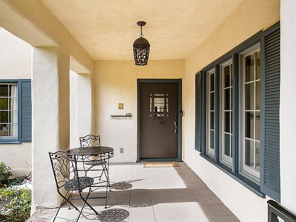 4th image of 695 Lakewood Pl