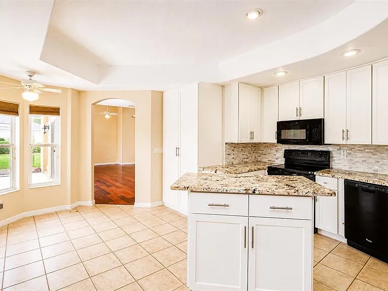 357 Fairway Pointe Cir — Photo 10