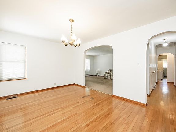 5th image of 140 S Thorngate Dr