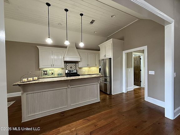 3rd image of 3 Enclave Cir