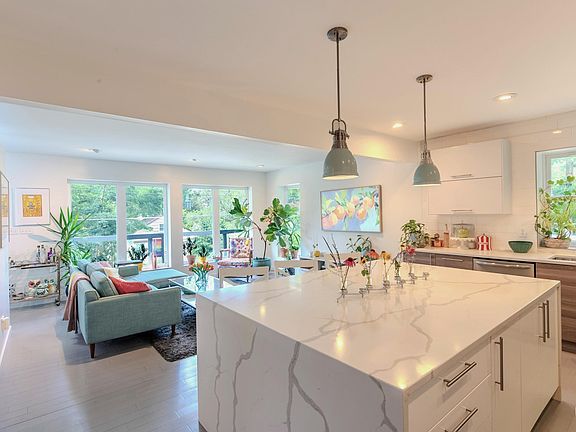 5th image of 33 Beach Ln