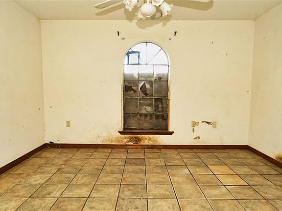 3rd image of 442 Kellogg Ave