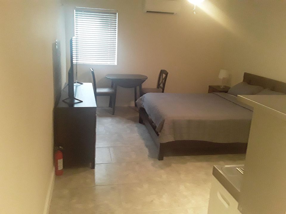 2nd image of 518 S Dixie Hwy #4