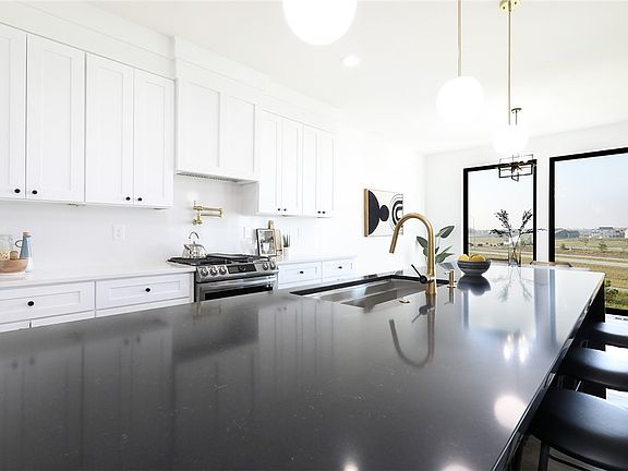 2nd image of 820 NW Sandy Hollow Cir