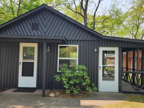10670 Sunset Grv, Brighton, MI 48116