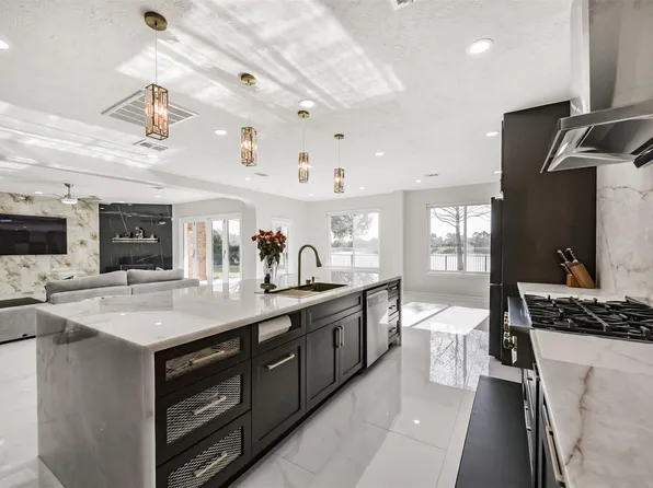 2315 Bending Spring Dr, Pearland, TX 77584