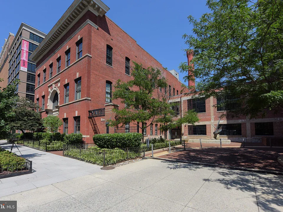 437 New York Ave NW #204