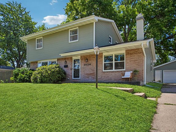 2nd image of 3834 Hillcrest Dr