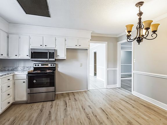 5th image of 412 Circle Dr
