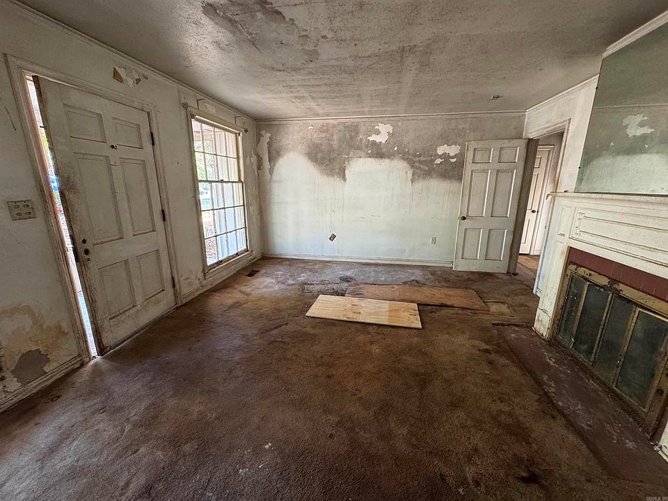 7th image of 3619 Ridge Rd