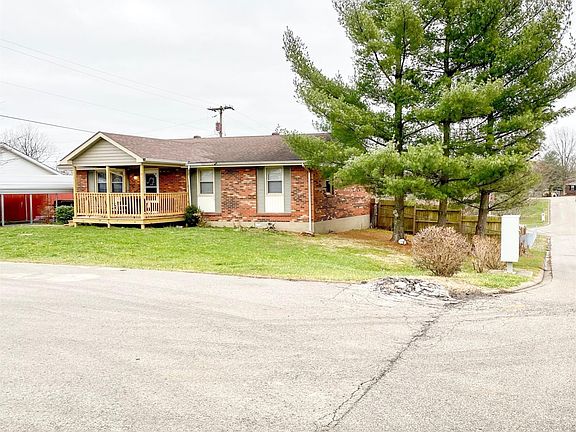 2nd image of 800 Ellen Ave
