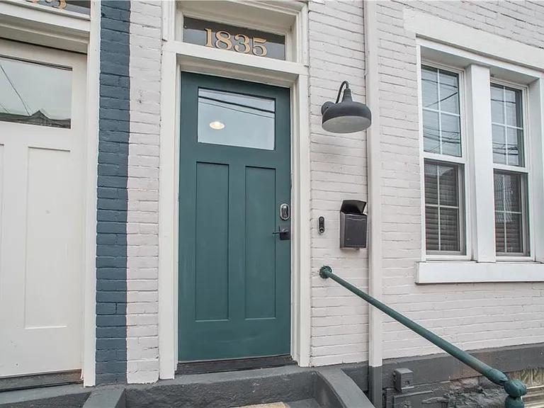 1835 Locust St — Photo 2