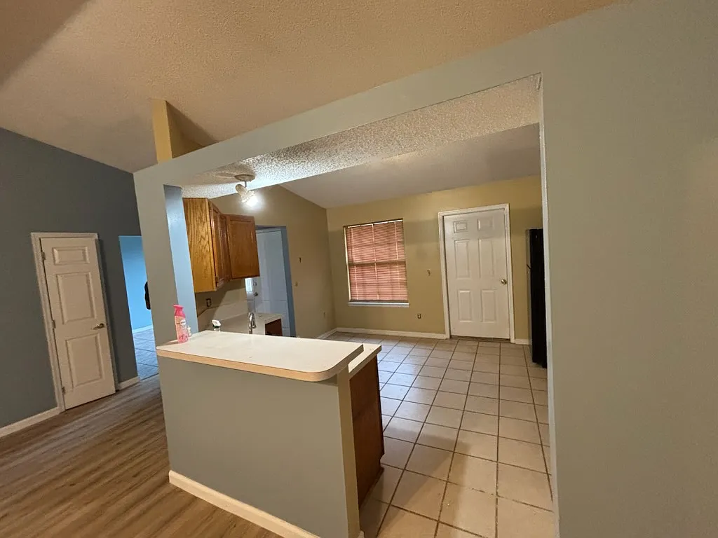 3 bed, 1425 sqft, $2,295 — Photo 3