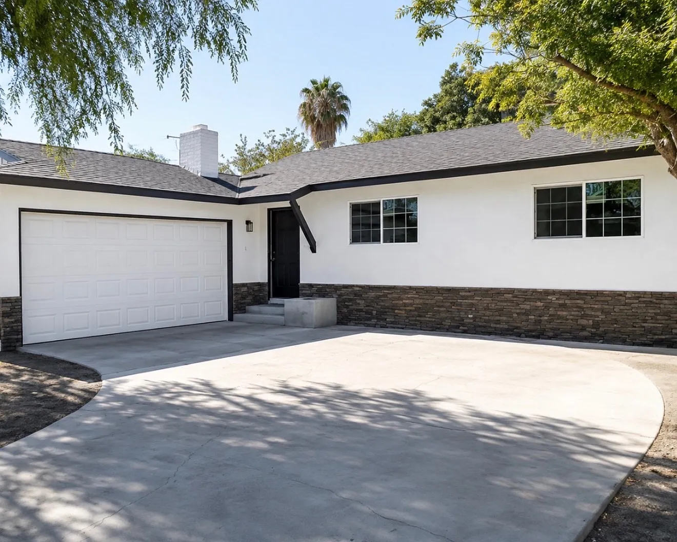 3 bed, 1383 sqft, $2,400 — Photo 1