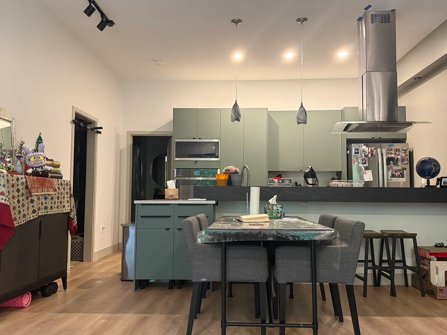 3 bed, 1450 sqft, $3,350 — Photo 4