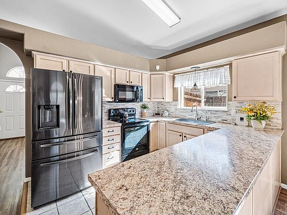 5th image of 4724 Applecrest Dr