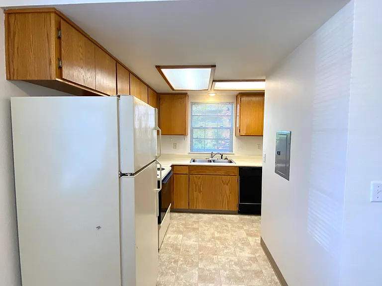 824 Bennett Ave #C — Photo 15
