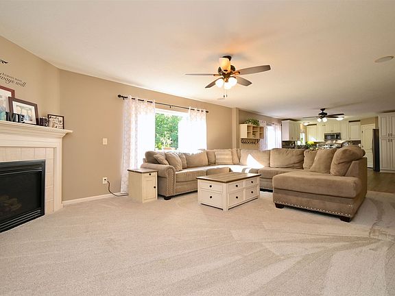 5th image of 10298 Meadow Glen Dr