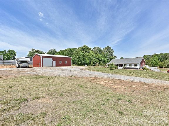 3rd image of 3556 Walling Dr #2