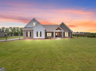 3 Honeysuckle Dr, Claxton, GA 30417