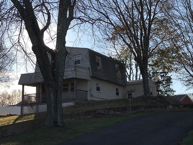 2nd image of 158 S End Rd