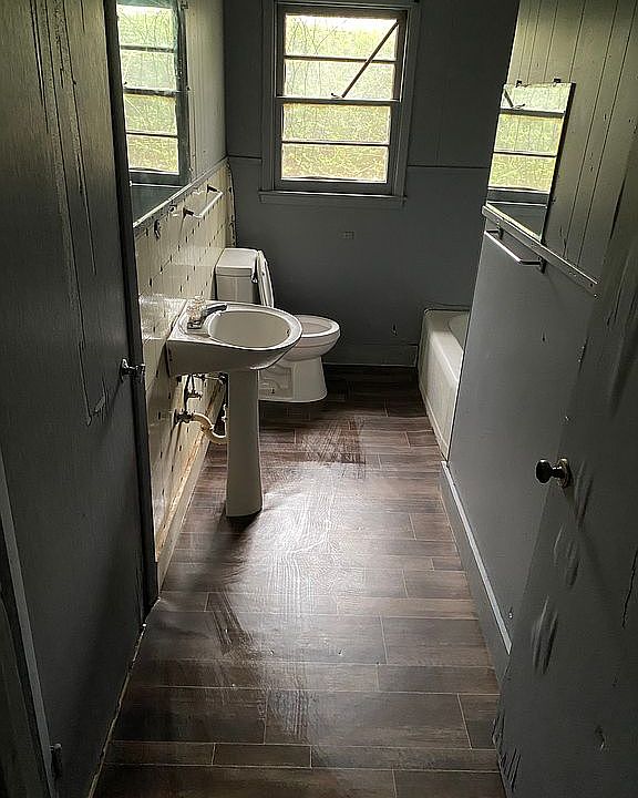 1st image of 408 W Perrodin St