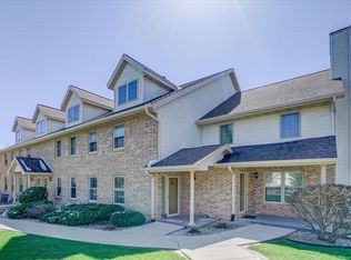 30 Waterford Cir, Madison, WI 53719