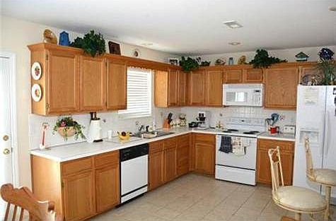 2nd image of 805 NW Heatherwood Dr