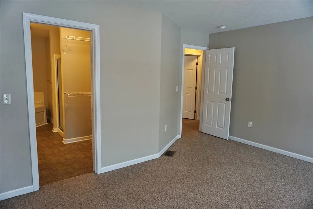 4 bed, 2.5 bath, 1800 sqft, $3,000 — Photo 3