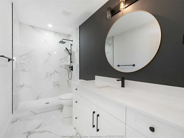 3546 Hallee Cres — Photo 19