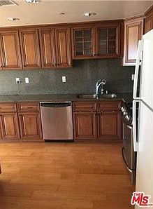 3rd image of 980 S Oxford Ave Unit 401