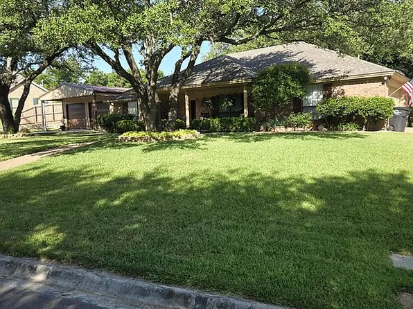 900 Jennifer Ct, Cleburne, TX 76033