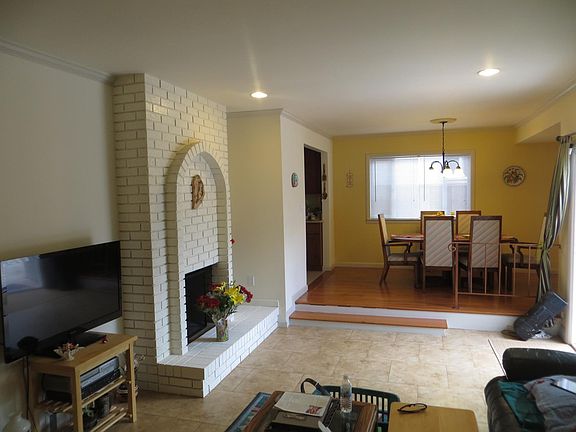 5th image of 1077 Camellia Dr