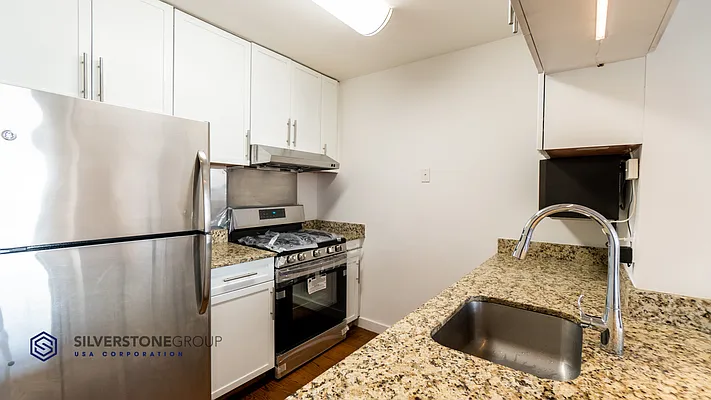 Sold by Silverstone Group USA Corp. | media 40