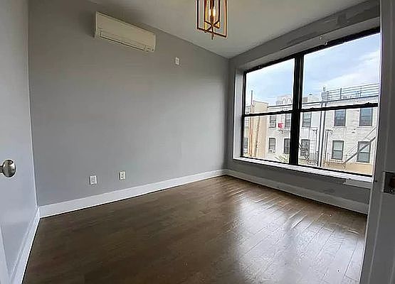 1st image of 482 Harman St #4B