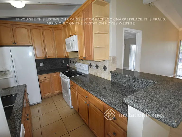 2548 Gulfstream Ln — Photo 3