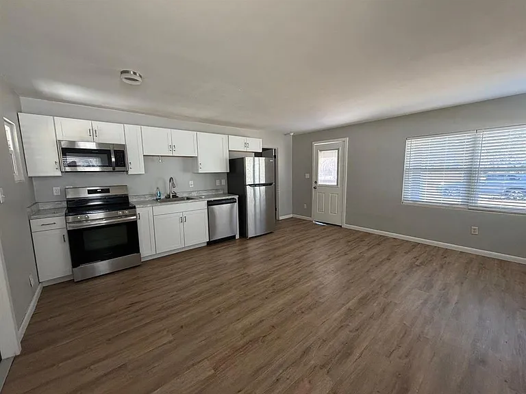 1557 S Clara Ave — Photo 3