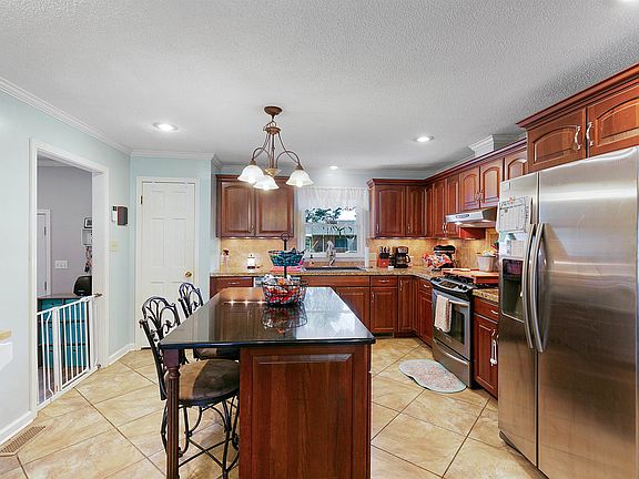 3rd image of 69 Nancewood Dr